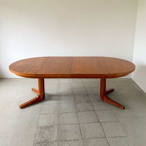 Silkeborg Round Teak Dining Table with Extensions