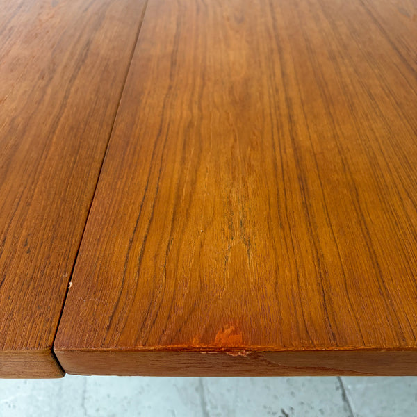 Silkeborg Round Teak Dining Table with Extensions