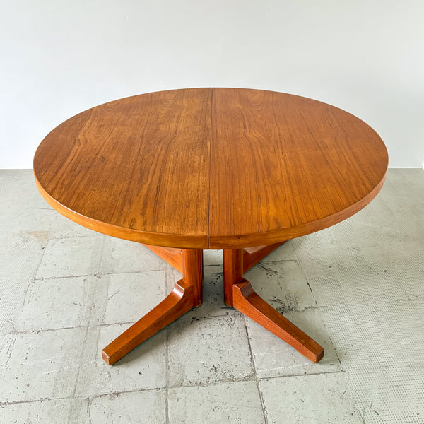 Silkeborg Round Teak Dining Table with Extensions