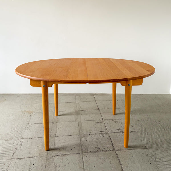 Hans Wegner for Carl Hansen CH337 Dining Table in oiled beech wood