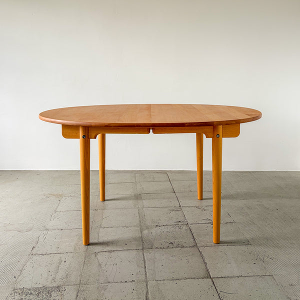 Hans Wegner for Carl Hansen CH337 Dining Table in oiled beech wood