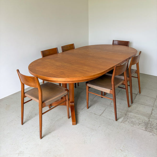 Silkeborg Round Teak Dining Table with Extensions