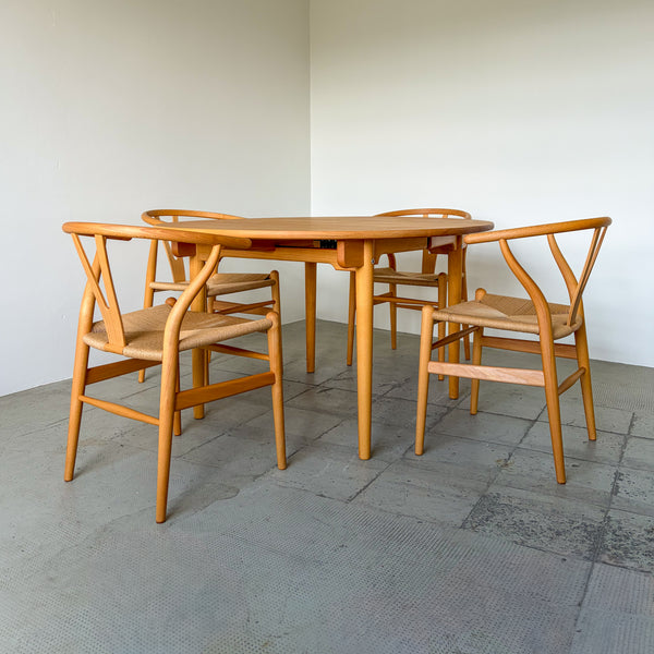 Hans Wegner for Carl Hansen CH337 Dining Table in oiled beech wood