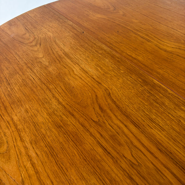 Silkeborg Round Teak Dining Table with Extensions