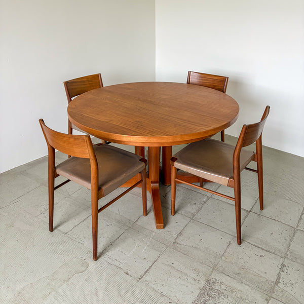 Silkeborg Round Teak Dining Table with Extensions