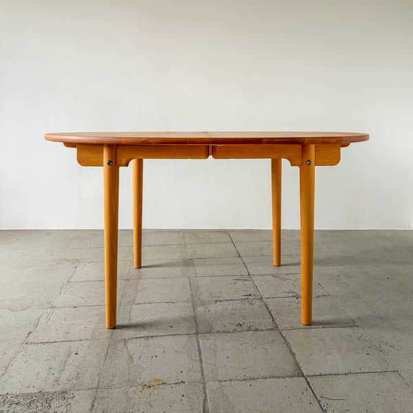 Hans Wegner for Carl Hansen CH337 Dining Table in oiled beech wood