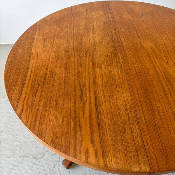 Silkeborg Round Teak Dining Table with Extensions