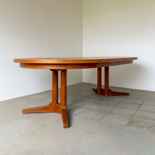 Silkeborg Round Teak Dining Table with Extensions