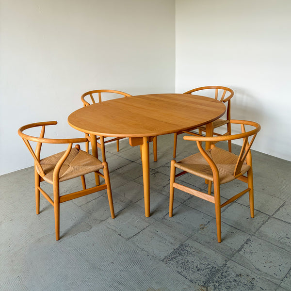 Hans Wegner for Carl Hansen CH337 Dining Table in oiled beech wood