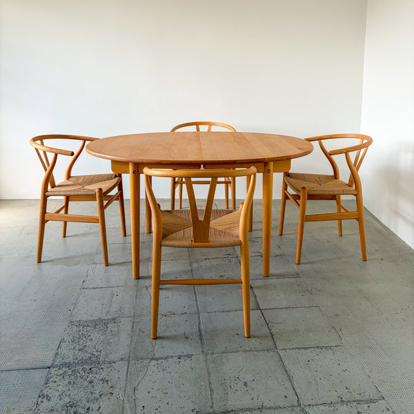 Hans Wegner for Carl Hansen CH337 Dining Table in oiled beech wood