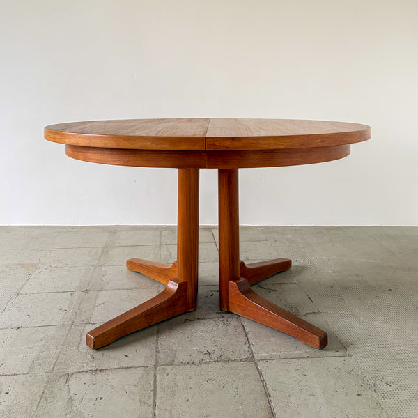 Silkeborg Round Teak Dining Table with Extensions