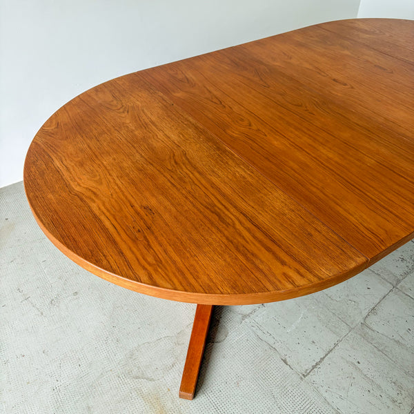 Silkeborg Round Teak Dining Table with Extensions
