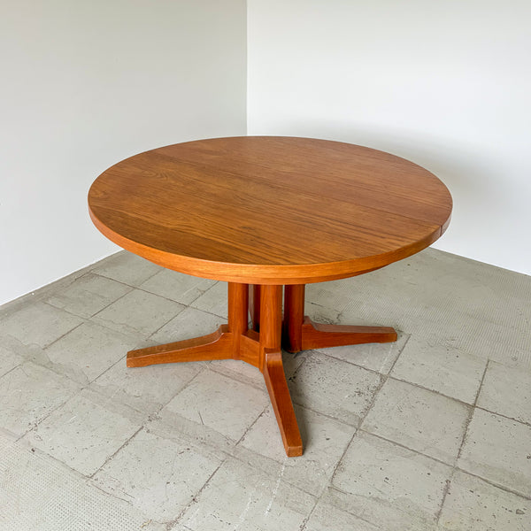 Silkeborg Round Teak Dining Table with Extensions
