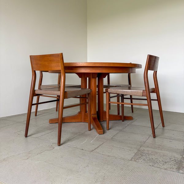 Silkeborg Round Teak Dining Table with Extensions