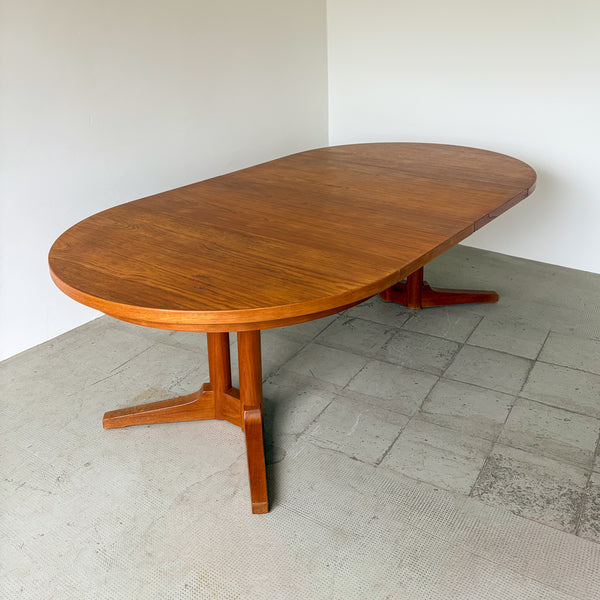 Silkeborg Round Teak Dining Table with Extensions