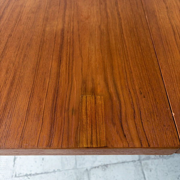Silkeborg Round Teak Dining Table with Extensions