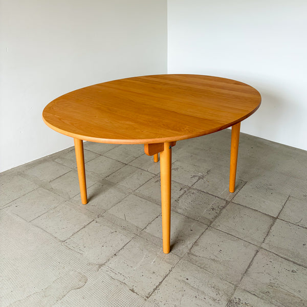 Hans Wegner for Carl Hansen CH337 Dining Table in oiled beech wood