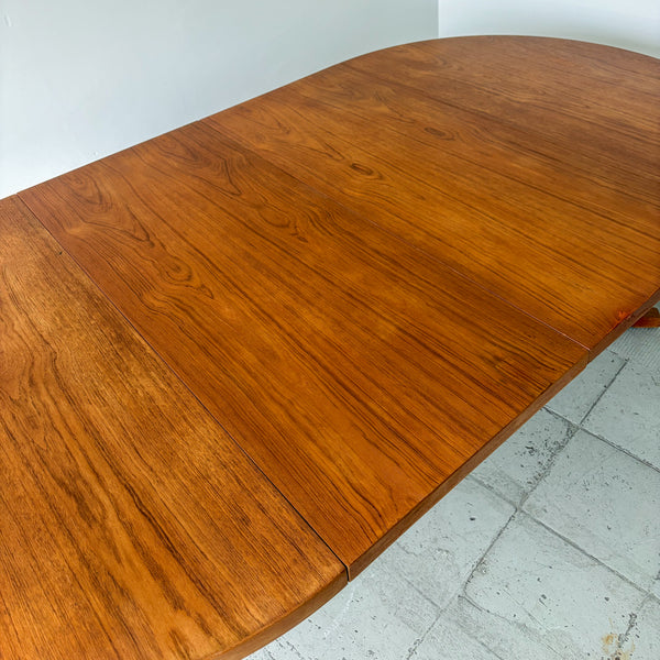 Silkeborg Round Teak Dining Table with Extensions