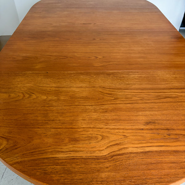 Silkeborg Round Teak Dining Table with Extensions