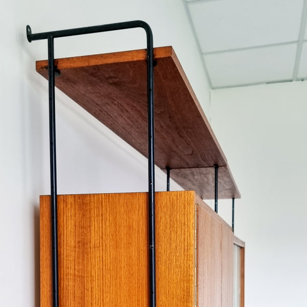 § Hilker Omnia Wall System