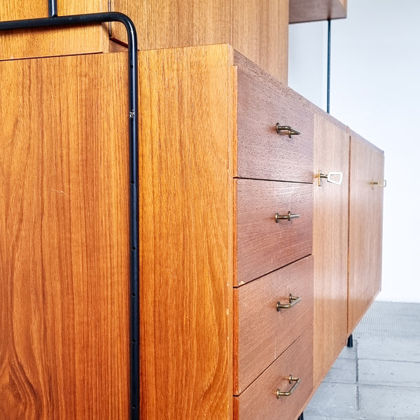 § Hilker Omnia Wall System