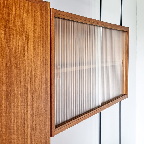§ Hilker Omnia Wall System