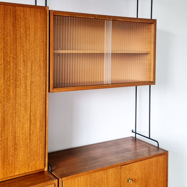 § Hilker Omnia Wall System