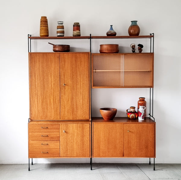 § Hilker Omnia Wall System