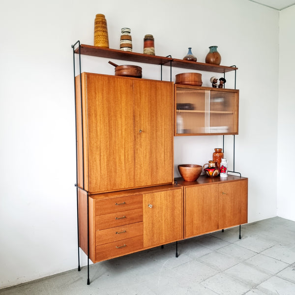 § Hilker Omnia Wall System