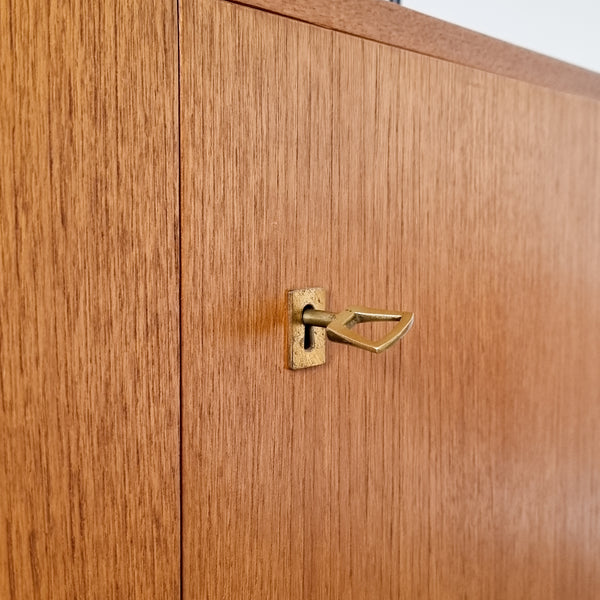 § Hilker Omnia Wall System