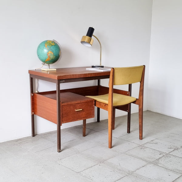 § Scandinavian Chair