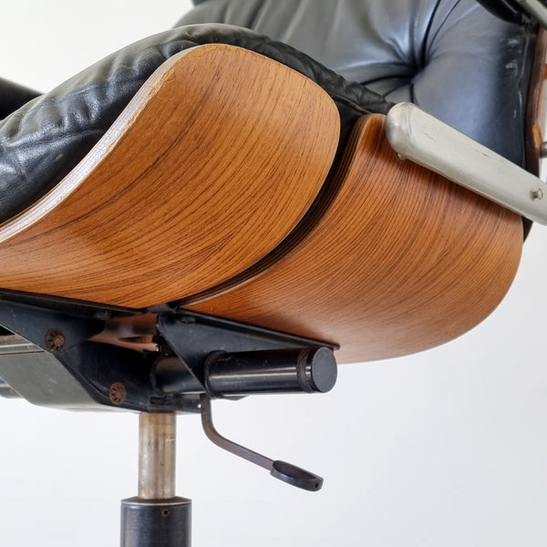 § Stoll Giroflex Executive Chair
