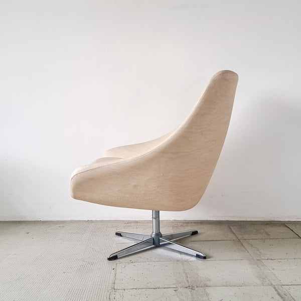 § Vintage Swivel Shell Chair