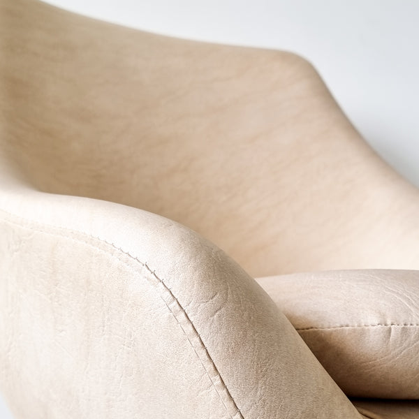 § Vintage Swivel Shell Chair