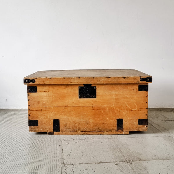 § French Farmhouse Storage Chest