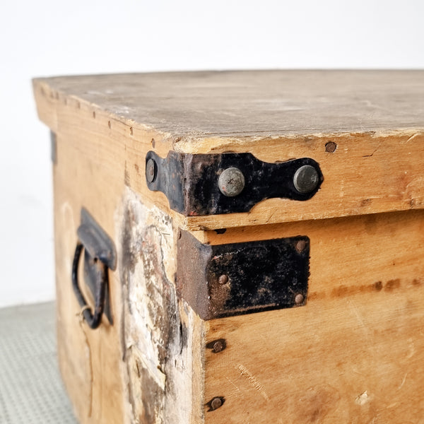 § French Farmhouse Storage Chest