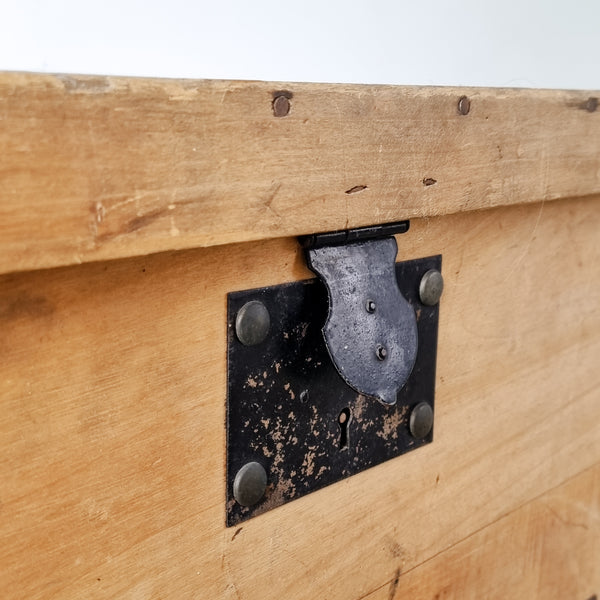 § French Farmhouse Storage Chest