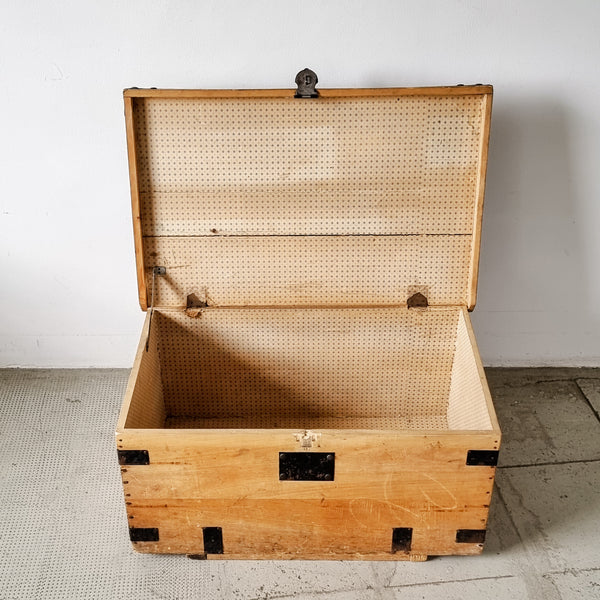 § French Farmhouse Storage Chest