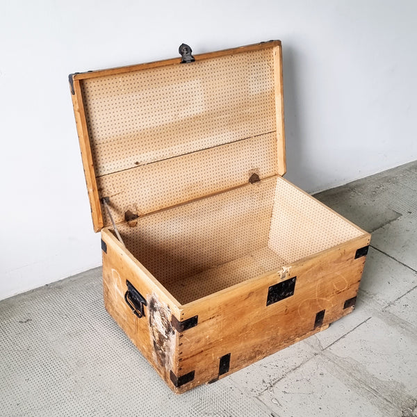 § French Farmhouse Storage Chest