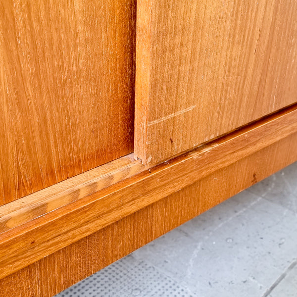 § Scandinavian Sideboard with Bar