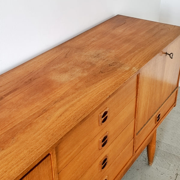 § Scandinavian Sideboard with Bar