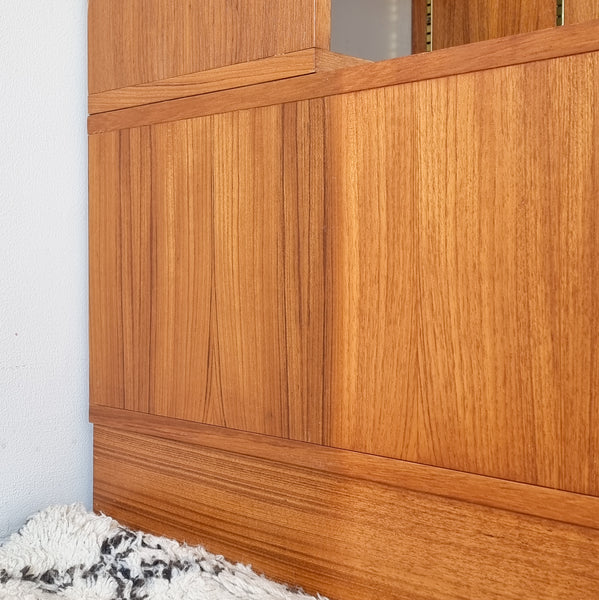 § Modular Scandinavian Bookshelf