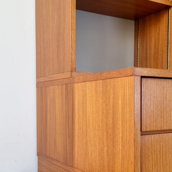 § Modular Scandinavian Bookshelf