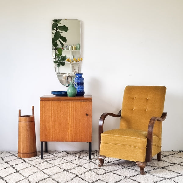 Minimalist Retro Mirror