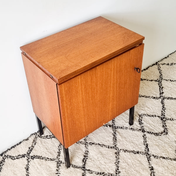 § Small Console / Sewing Machine Cabinet