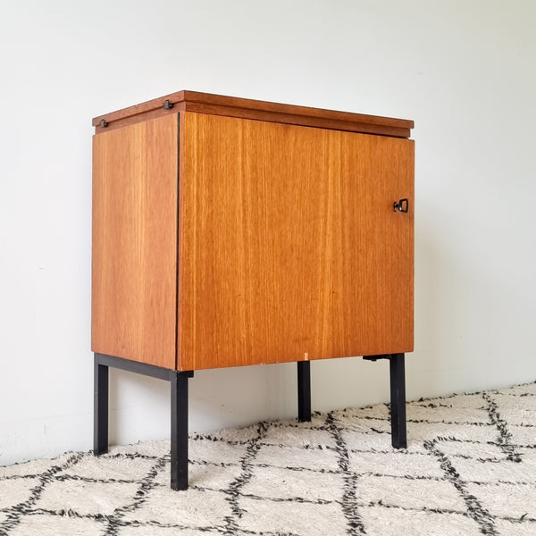 § Small Console / Sewing Machine Cabinet