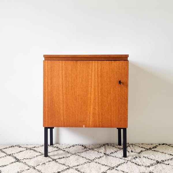 § Small Console / Sewing Machine Cabinet