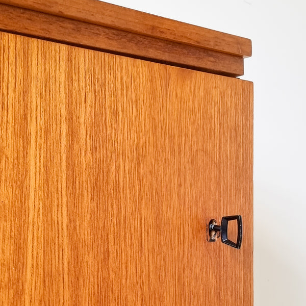 § Small Console / Sewing Machine Cabinet