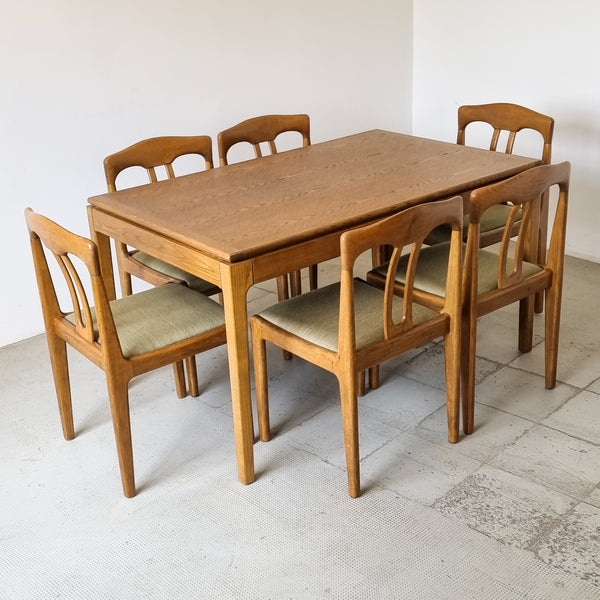 § 70s Dining Table and Chairs