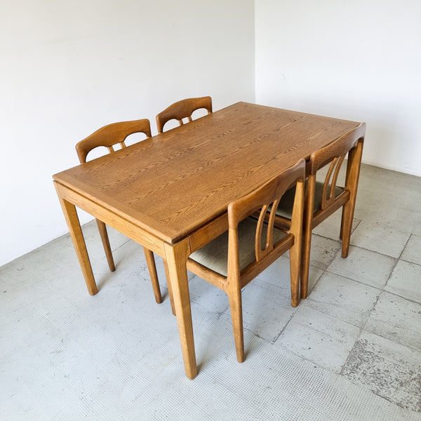 § 70s Dining Table and Chairs